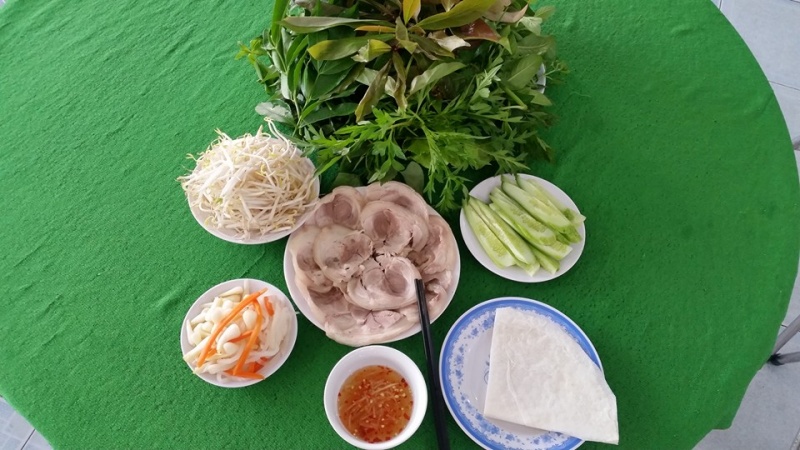 Bánh tráng cuốn Tây Ninh rau rừng